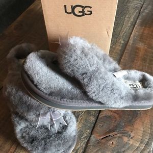 Ugg fluff lll flip flops